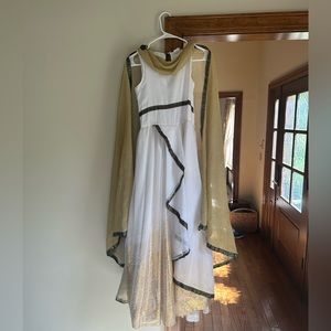 Roman goddess costume from Spirit, size youth XL